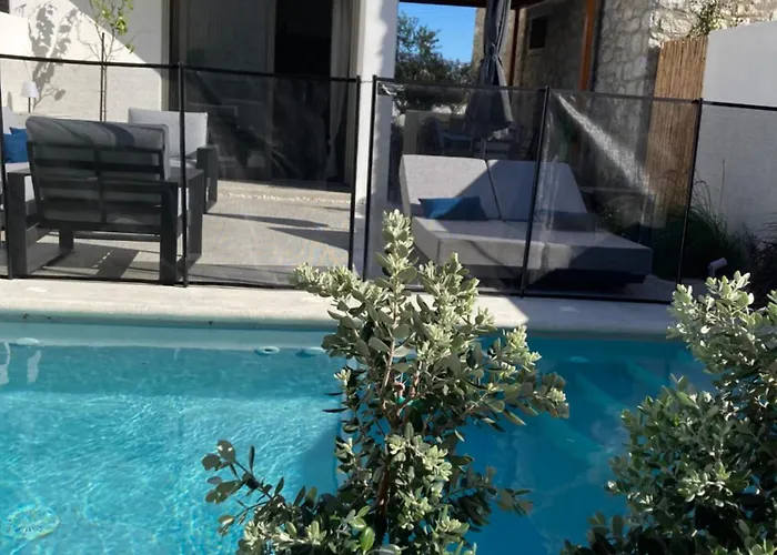 Gaia Naxhom 别墅 *